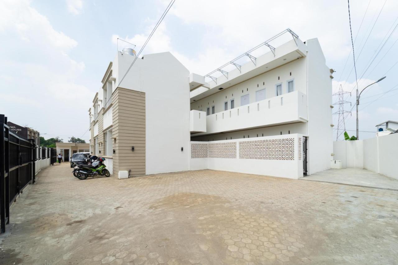 Отель Reddoorz Near Griya Agung Palembang Talang Kelapa Экстерьер фото